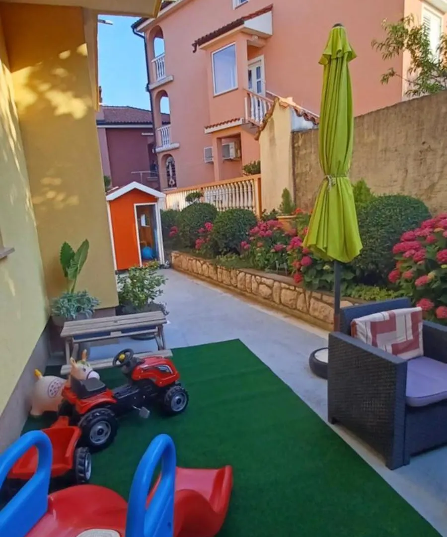 Apartments Meri - 1 Lopar